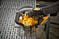 Пила дисковая по металлу аккумуляторная DeWALT DCS383H2